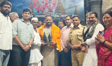 पालकमंत्री जयकुमार गोरे यांनी केली  श्री विठ्ठल- रुक्मिणी मंदीराची पाहणी