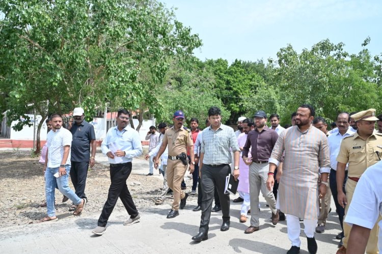 आषाढी यात्रा कालावधीत स्वच्छतेला प्राधान्य द्यावे - पालकमंत्री जयकुमार गोरे