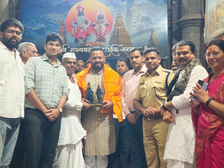 पालकमंत्री जयकुमार गोरे यांनी केली  श्री विठ्ठल- रुक्मिणी मंदीराची पाहणी