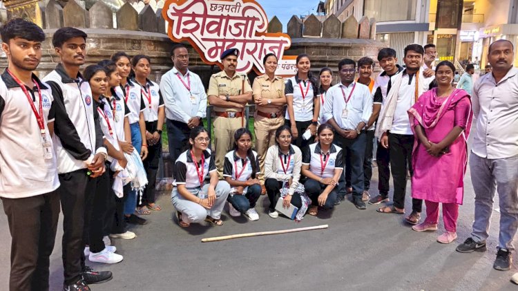 स्वेरीच्या विद्यार्थ्यांचे मोबाईल आणि सोशल मीडियाच्या जबाबदार वापराबद्दल प्रभावी पथनाट्य