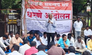 डॉ.बी.पी.रोंगे यांची मुंबईतील शिक्षकांच्या आंदोलनाला भेट; आंदोलनाला जाहीर पाठिंबा