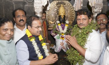 सार्वजनिक आरोग्यमंत्री प्रकाश आबिटकर यांनी घेतले श्री विठ्ठल-रुक्मिणीचे दर्शन