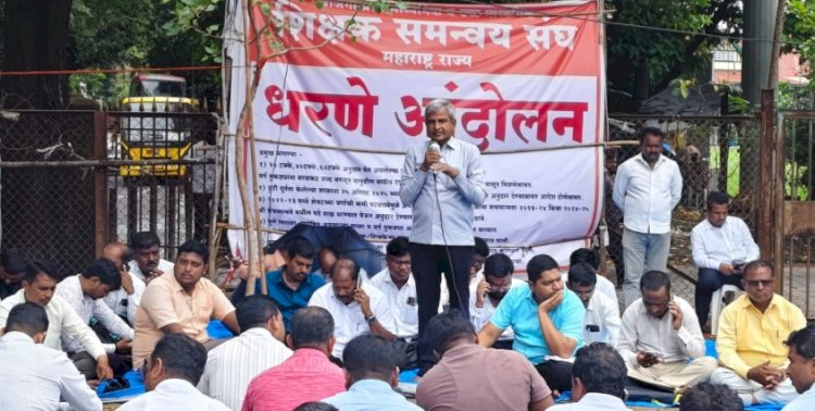 डॉ.बी.पी.रोंगे यांची मुंबईतील शिक्षकांच्या आंदोलनाला भेट; आंदोलनाला जाहीर पाठिंबा
