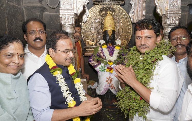 सार्वजनिक आरोग्यमंत्री प्रकाश आबिटकर यांनी घेतले श्री विठ्ठल-रुक्मिणीचे दर्शन