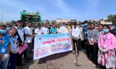 स्वेरीच्या विद्यार्थ्यांचे विठ्ठल मंदिर परिसर व चंद्रभागा नदीकाठी भव्य स्वच्छता अभियान;