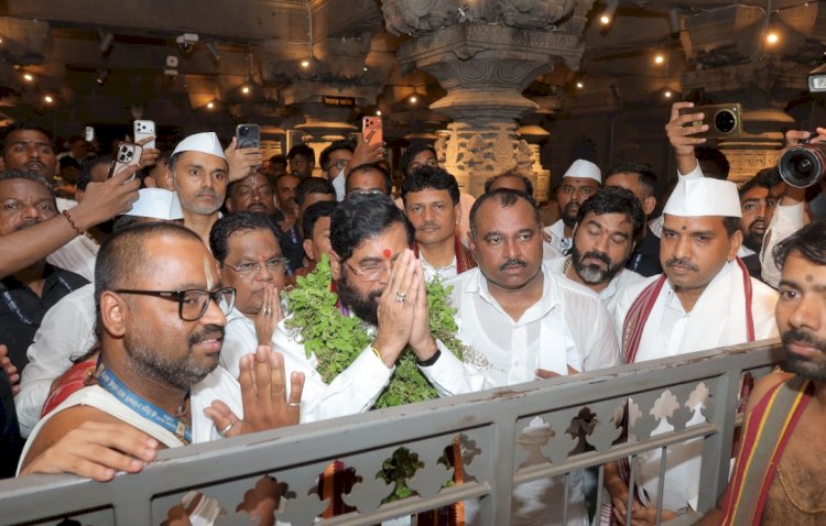 उपमुख्यमंत्री एकनाथ शिंदे यांनी घेतले श्री विठ्ठल-रुक्मिणी मातेचे मुखदर्शन