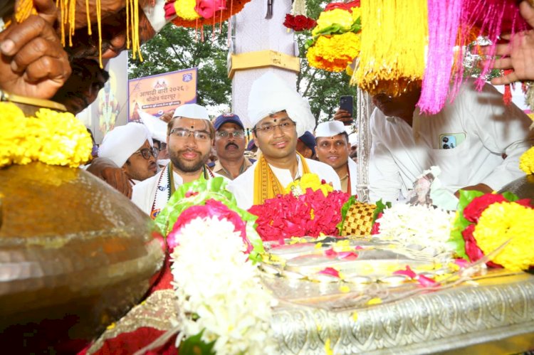 श्री संत तुकाराम महाराज पालखीचे सराटी येथे जिल्हाधिकारी एस.कार्तिकेयन यांच्या कडून स्वागत