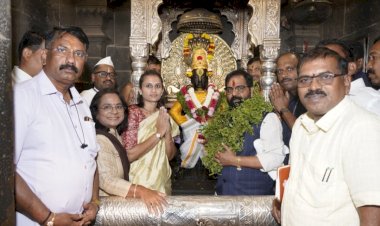 रोजगार हमी योजना मंत्री भरत गोगावले यांनी घेतले श्री विठ्ठल रुक्मिणी मातेचे दर्शन