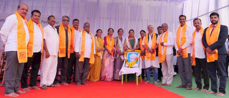 विद्यार्थी व शिक्षकांनी आपला कणा ताठ ठेवावा - महाराष्ट्र राज्य साहित्य परिषदेचे अध्यक्ष योगेश सोमण