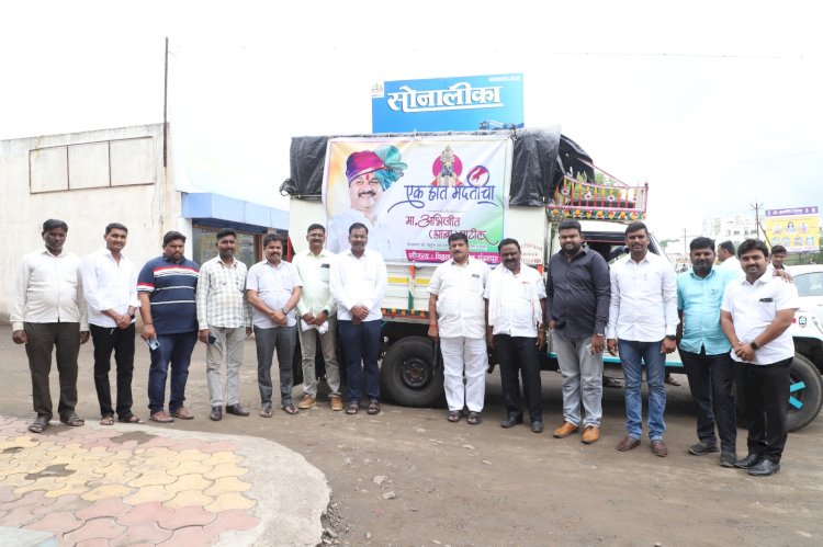 इर्शाळवाडी येथील दरड ग्रस्तांना विठ्ठल प्रतिष्ठानच्या वतीने अत्यावश्यक वस्तूंचे किट वाटप