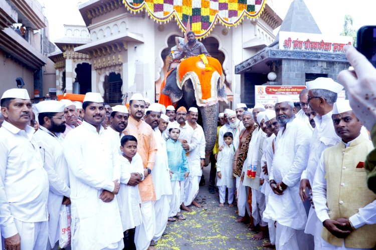 श्री एकनाथी भागवत ग्रंथाचा वैभवशाली गजारुढ ग्रंथ दिंडी सोहळा संपन्न !