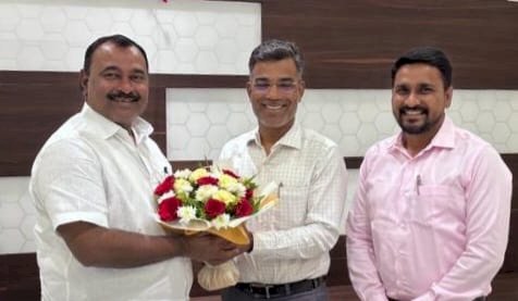 आमदार समाधान आवताडेंचा प्रशासनाच्या वतीने अभिनंदनपर सत्कार