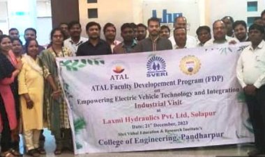 स्वेरीच्या प्राध्यापकांची ‘लक्ष्मी हायड्रोलिक्स प्रायव्हेट लिमिटेड’ या  कंपनीला भेट