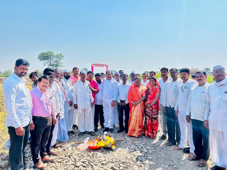 कौठाळी येथे शिवसेनेचे महेश साठे यांच्याहस्ते रस्त्याचे कामाचे भूमिपूजन