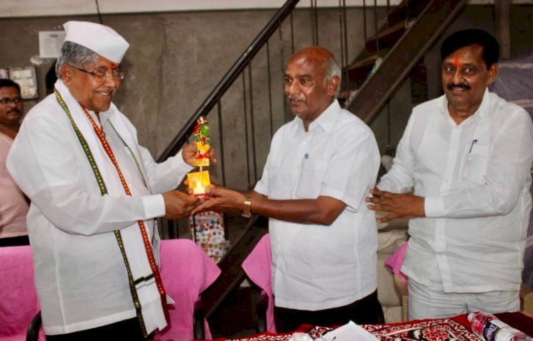 नरेंद्र मोदी यांना तिसऱ्यांदा पंतप्रधान करण्यासाठी राम सातपुतेंना विजयी करण्याची ग्वाही : पालकमंत्री चंद्रकांत पाटील यांच्यासमवेत चादर व टॉवेल उद्योजकांची बैठक