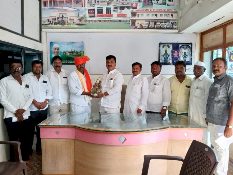 चेअरमन कल्याणराव काळे यांच्याहस्ते बंडू पवार यांच्या वाढदिवसानिमित्त सत्कार करण्यात आला.