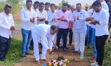 कोर्टी येथे रस्त्यांच्या कामांचा प्रारंभ ; सोलापूर लोकसभा शिवसेना संपर्कप्रमुख तथा डीपीडीसी सदस्य महेश साठे यांच्या हस्ते