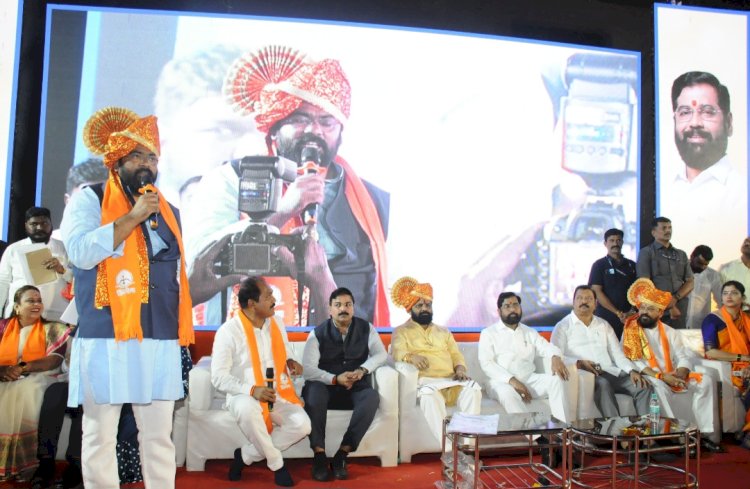 मुंबईत हजारो कार्यकर्त्यांना एकनाथ शिंदे यांनी दिला शिवसेनेते प्रवेश