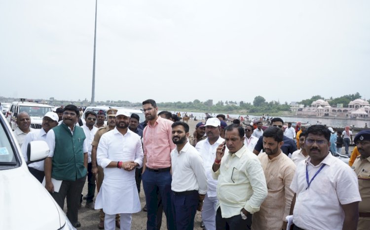 पालकमंत्री जयकुमार गोरे यांच्याकडून भक्ती सागर, वाळवंट व पालखी तळांची पाहणी