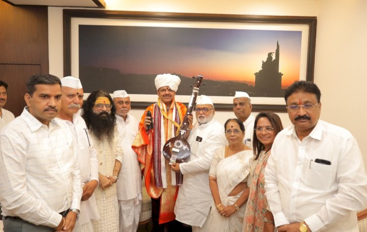 शासकीय महापूजेचे मुख्यमंत्री देवेंद्र फडणवीस यांना मंदिर समितीकडून निमंत्रण - सह.अध्यक्ष गहिनीनाथ महाराज औसेकर.