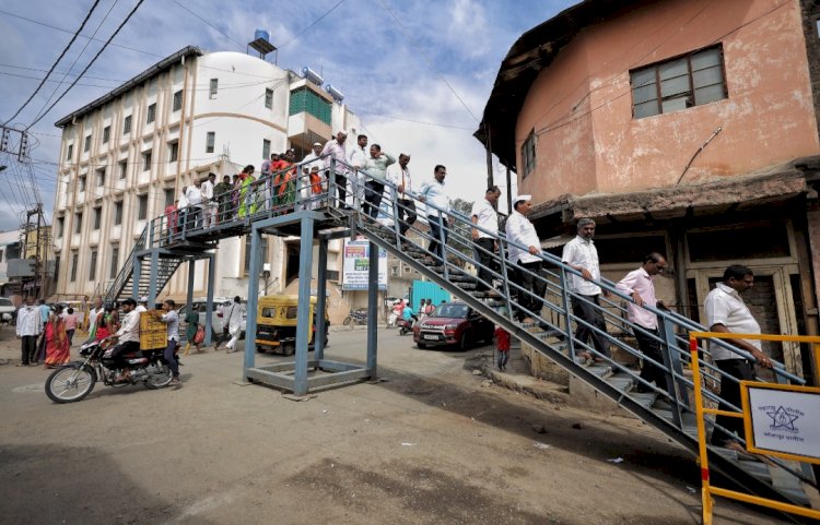 आषाढी वारी : मुखदर्शनरांगेत छत्रपती संभाजी चौक येथे सरकता उड्डाणपुल,