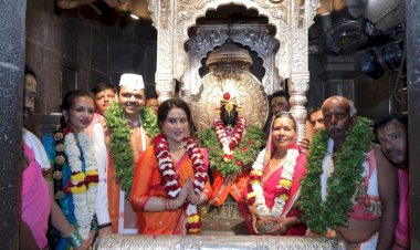 आषाढी एकादशी निमित्त मुख्यमंत्री देवेंद्र फडणवीस यांच्या हस्ते विठ्ठल रुक्मिणीची महापूजा संपन्न