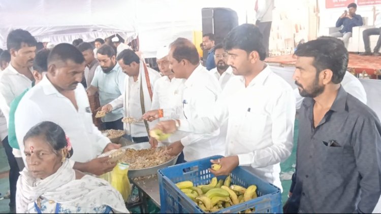 पंढरपुरात येणाऱ्या सर्व भाविकांसाठी शिवसेनेच्या वतीने महाप्रसाद