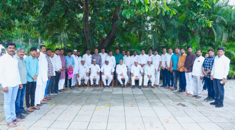 विठ्ठल व धाराशिव कारखान्याच्या संचालकांनी घेतली शरद पवारांची भेट ; आमदार अभिजीत पाटील यांचे केले कौतुक