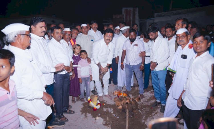 आमदार अभिजीत पाटील यांच्या स्थानिक विकास निधीतून कामाचे भूमिपूजन ; निवडणुकीत दिलेला शब्द पाळण्यासाठी मी कटीबद्ध आहे - आमदार अभिजीत पाटील