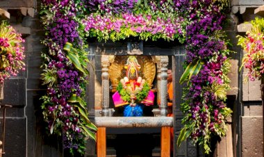 नववर्षानिमित्त श्री विठ्ठल–रुक्मिणी मंदिरात आकर्षक फुलांची  सजावट