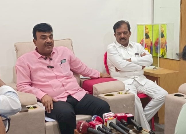 भीमा नदीवर बॅरेज बांधून संभाव्य पाणी टंचाई टाळण्यासाठी भिमानदीवरील बॅरेजेस बांधण्यात यावे  - चेअरमन कल्याणराव काळे यांची मागणी