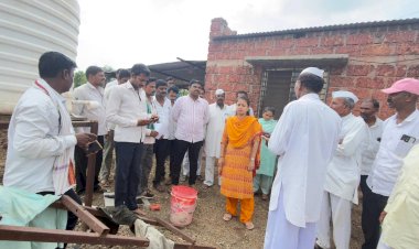 कासेगाव येथे खासदार प्रणिती शिंदे यांचा ग्रामसंवाद; महावितरणच्या कारभारावर संताप, शेतकऱ्यांच्या प्रश्नांवर तातडीने कारवाईच्या सूचना