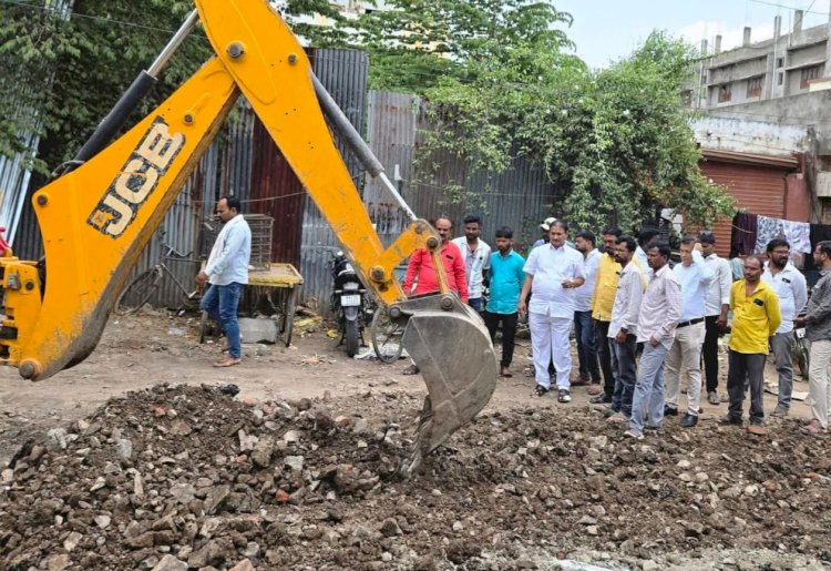 अपघातातून सावरल्यानंतर मनसे नेते दिलीप धोत्रे पुन्हा जनसेवेसाठी मैदानात 